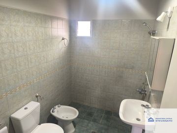 Departamento en venta de 5 dormitorios c/ cochera en Luzuriaga
