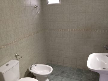 Departamento en venta de 5 dormitorios c/ cochera en Luzuriaga
