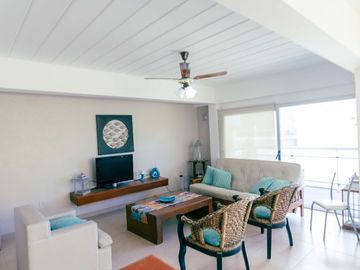 Departamento en venta de 2 dormitorios c/ cochera en Monte Hermoso