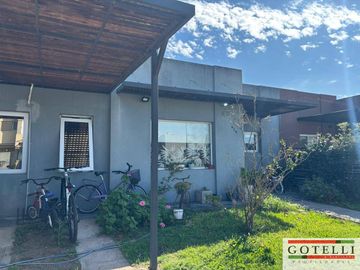 Venta Monte Grande Barrio Mirasoles Casa de 3 Dormitorios, Galeria y Piscina