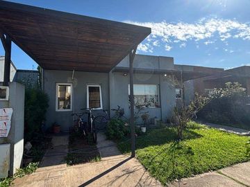 Venta Monte Grande Barrio Mirasoles Casa de 3 Dormitorios, Galeria y Piscina