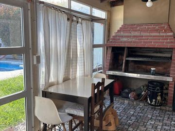 Venta Monte Grande Barrio Mirasoles Casa de 3 Dormitorios, Galeria y Piscina