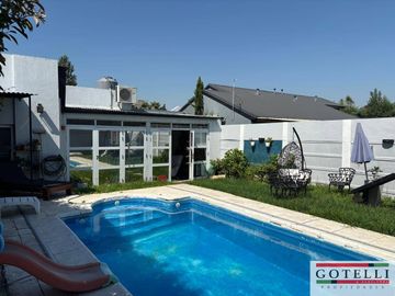 Venta Monte Grande Barrio Mirasoles Casa de 3 Dormitorios, Galeria y Piscina