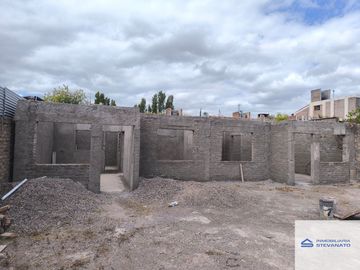 Departamento en venta de 2 dormitorios c/ cochera en Luzuriaga