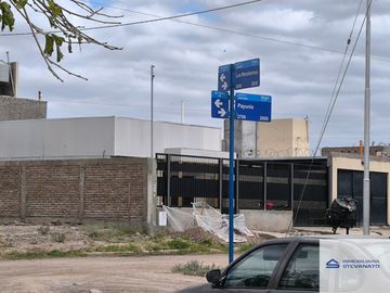 Departamento en venta de 2 dormitorios c/ cochera en Luzuriaga