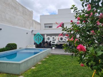 Casa en venta de 4 dormitorios en Grand Bourg - Apta Credito
