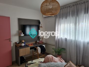 Casa en venta de 4 dormitorios en Grand Bourg - Apta Credito