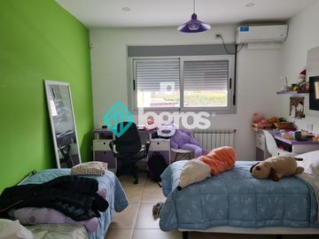 Casa en venta de 4 dormitorios en Grand Bourg - Apta Credito