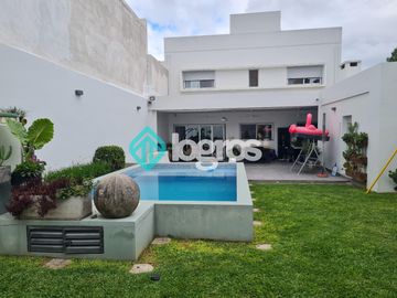 Casa en venta de 4 dormitorios en Grand Bourg - Apta Credito