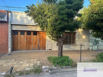 Casa en venta de 2 dormitorios c/ cochera en 9 de Julio