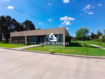 Casa en venta Triplex de 3 dormitorios c/ cochera en Pilar. Springpark.