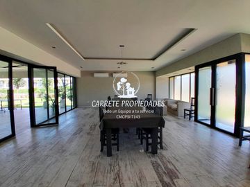 Casa en venta Triplex de 3 dormitorios c/ cochera en Pilar. Springpark.