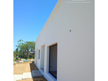 Casa 3 dormitorios, Av. Los Lapachos, Club de Campo Los Bretes, Colón.