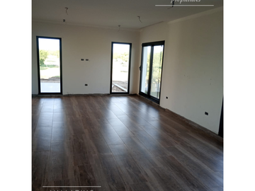 Casa 3 dormitorios, Av. Los Lapachos, Club de Campo Los Bretes, Colón.