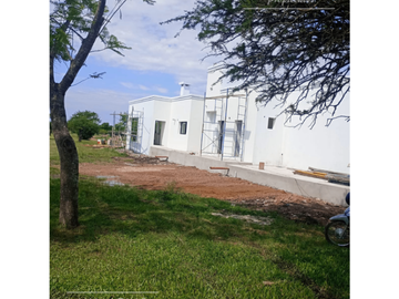 Casa 3 dormitorios, Av. Los Lapachos, Club de Campo Los Bretes, Colón.