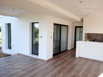Casa 3 dormitorios, Av. Los Lapachos, Club de Campo Los Bretes, Colón.