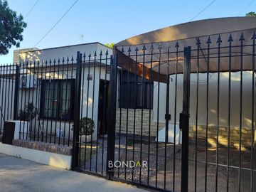 OPORTUNIDAD- 2 PROPIEDADES EN 1 B° SANTA ANA