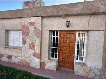 Casa en venta de 3 dormitorios c/ cochera en San Rafael