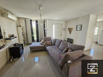 Casa en venta de 3 dormitorios c/ cochera en Los Talas