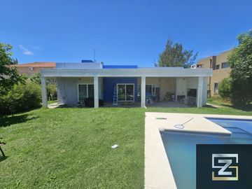 Casa en venta de 3 dormitorios c/ cochera en Los Talas