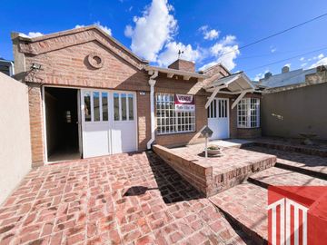Casa en venta de 3 dormitorios c/ cochera en Bella Vista