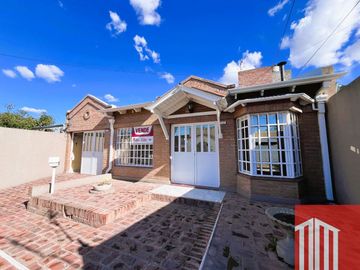 Casa en venta de 3 dormitorios c/ cochera en Bella Vista
