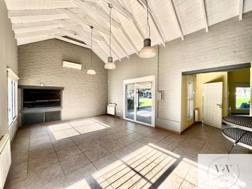 Casa en venta de 2 dormitorios c/ cochera en Patagonia