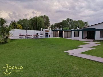 Casa quinta en venta de 2700m2 ubicado en Rodeo del Medio