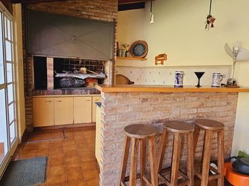 VENTA CHALET 4 AMB C/QUINCHO Y PILETA EL PALOMAR