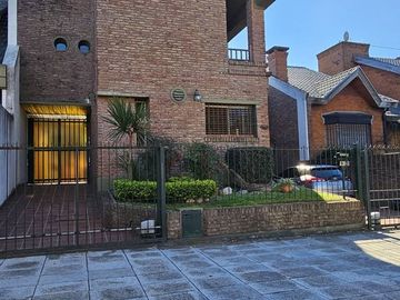 VENTA CHALET 4 AMB C/QUINCHO Y PILETA EL PALOMAR