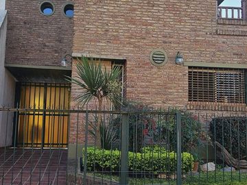 VENTA CHALET 4 AMB C/QUINCHO Y PILETA EL PALOMAR