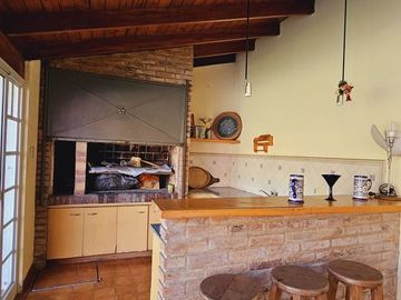 VENTA CHALET 4 AMB C/QUINCHO Y PILETA EL PALOMAR