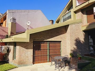 VENTA CHALET 4 AMB C/QUINCHO Y PILETA EL PALOMAR