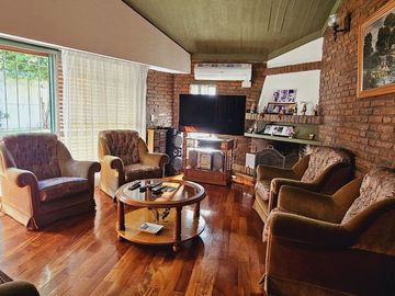 VENTA CHALET 4 AMB C/QUINCHO Y PILETA EL PALOMAR