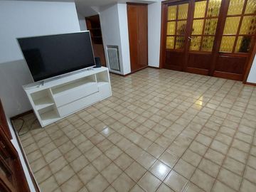 Casa en venta de 3 dormitorios c/ cochera en Centro Oeste