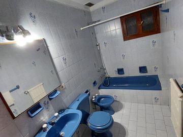 Casa en venta de 3 dormitorios c/ cochera en Centro Oeste
