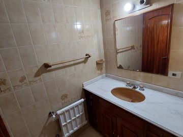 Casa en venta de 3 dormitorios c/ cochera en Centro Oeste