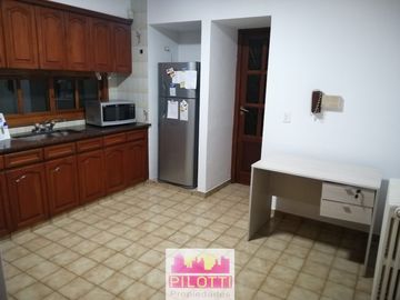Casa en venta de 3 dormitorios c/ cochera en Centro Oeste