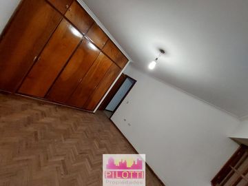 Casa en venta de 3 dormitorios c/ cochera en Centro Oeste