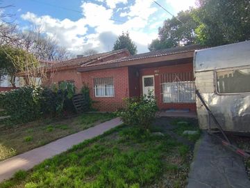 Venta Chalet en PH 3 ambientes. Totalmente Independiente. Barrio Grosellar.