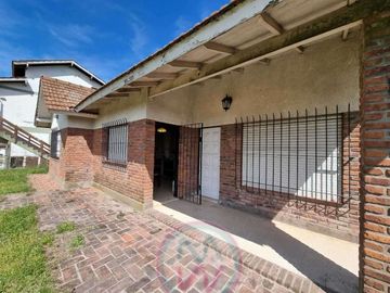 Chalet en venta de 4 dormitorios en Zona Sur