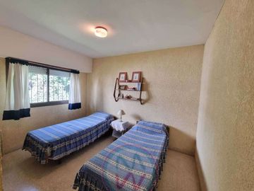 Chalet en venta de 4 dormitorios en Zona Sur