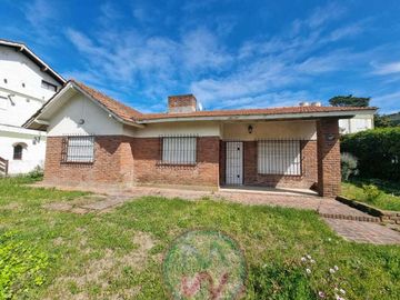 Chalet en venta de 4 dormitorios en Zona Sur