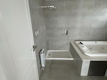 Departamento en venta de 3 dormitorios c/ cochera en Naposta