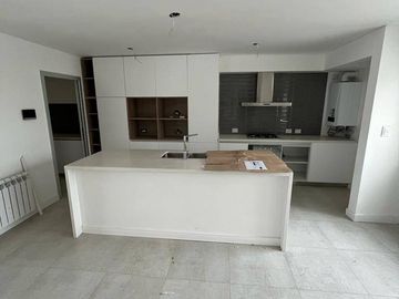 Departamento en venta de 3 dormitorios c/ cochera en Naposta
