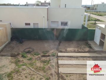 Dúplex en venta de 3 dormitorios c/ cochera en Palos Verdes