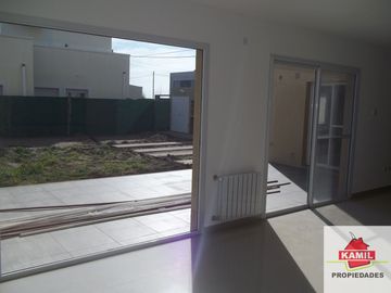 Dúplex en venta de 3 dormitorios c/ cochera en Palos Verdes