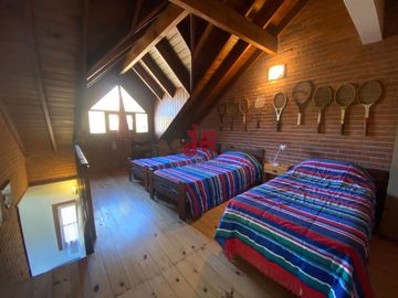 CODIGO 707 - CASA EN ALQUILER TEMPORARIO - ZONA GOLF -  PINAMAR - 4 HABITACIONES