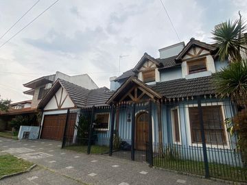 Casa en venta de 3 dormitorios c/ cochera en Ramos Mejía