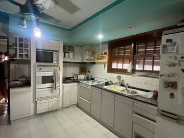 Casa en venta de 3 dormitorios c/ cochera en Ramos Mejía